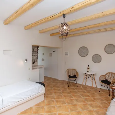 Hotel Ampelos